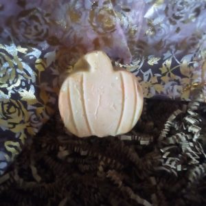 Home Made Goats Milk, Manuka Honey and Oat Soap. Home Made Pumpkin Pie Scented. (Med Scent). Pumpkin