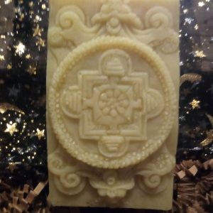 Home Made Goats Milk, Manuka Honey, Oats, Jojoba and Aloe. Juicy Couture type Scent. Mandela