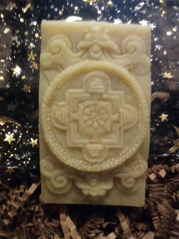 Home Made Goats Milk, Manuka Honey, Oats, Jojoba and Aloe. Juicy Couture type Scent. Mandela