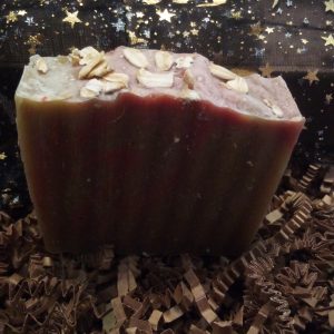 Goats Milk, Manuka Honey, Oats and Jojoba oil. Fresh Peach scent. Sliced bar.