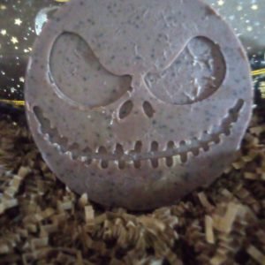 Goats Milk, Manuka Honey, Oats, Cocoa Powder and Brewed Cocoa. Cocoa and Peppermint Scent. (Huge Bar)Jack Skeleton.