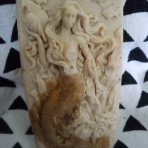 Goats Milk, Manuka Honey. Ground Oats and Jojoba Oil. Tropical Blend Scented. Mermaid.