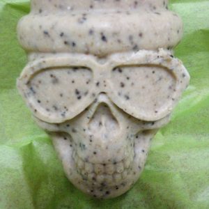 Goats Milk, Manuka Honey. Jojoba Oil, Ground Oats. Hazelnut Scented. Skull.