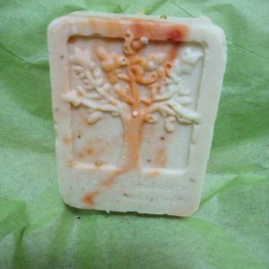 Goats Milk, Manuka Honey, Jojoba Oil, Ground Oats. Rose Scented. Tree of Life.