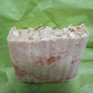 Goats Milk, Manuka Honey, Jojoba Oil, Ground Oats. Strawberry Shortcake Scented. Sliced Bar.