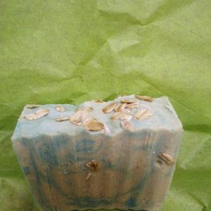 Goats Milk, Manuka Honey, Jojoba Oil, Ground Oats. Stary Night Scented. Sliced Bar.