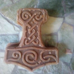 Goats Milk, Manuka Honey, Jojoba Oil, Ground Oats, Brewed Coffee. Vanilla Scented.  Thor's Hammer