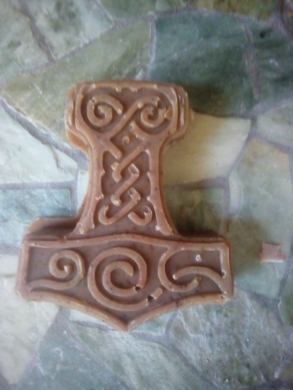 Goats Milk, Manuka Honey, Jojoba Oil, Ground Oats, Brewed Coffee. Vanilla Scented.  Thor's Hammer
