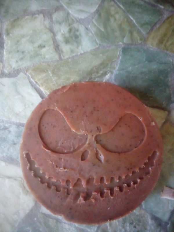 Goats Milk, Manuka Honey, Jojoba Oil, Ground Oats, Brewed Coffee. Vanilla scented. Jack Skeleton.