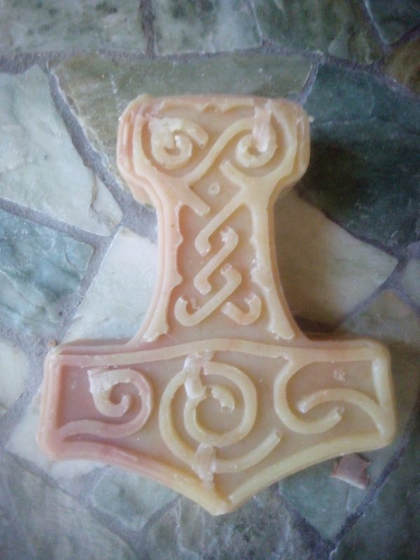 Goats Milk, Manuka Honey, Jojoba Oil, Ground Oats. Teak Mahogany scented. Thor's Hammer