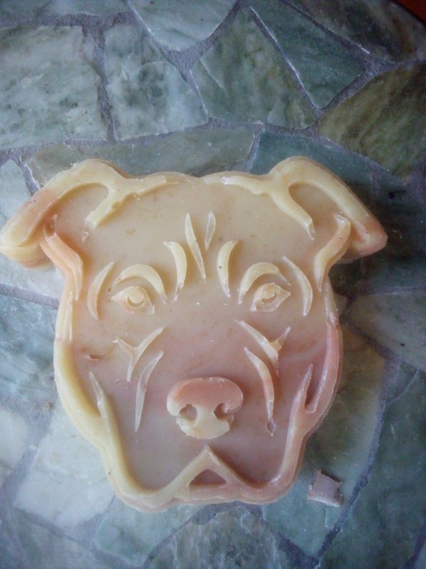 Goats Milk, Manuka Honey, Jojoba Oil, Ground Oats. Teak Mahogany Scented. Pit Bull