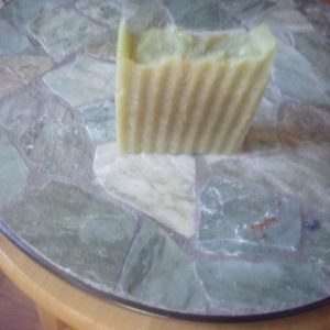 Goats Milk, Manuka Honey, Jojoba Oil, Cucumber Oil, Ground Oats. Cucumber Melon Scented.  Sliced
