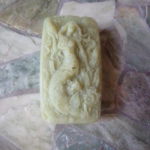 Goats Milk, Manuka Honey, Jojoba Oil, Cucumber Oil, Ground Oats. Cucumber Melon Scented. Mermaid.